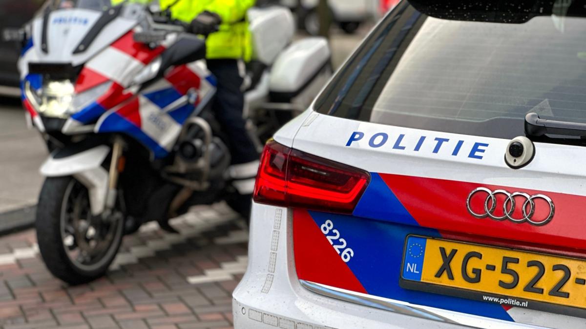Zwaargewonde bij botsing tussen motor en auto in Oosterend op Texel