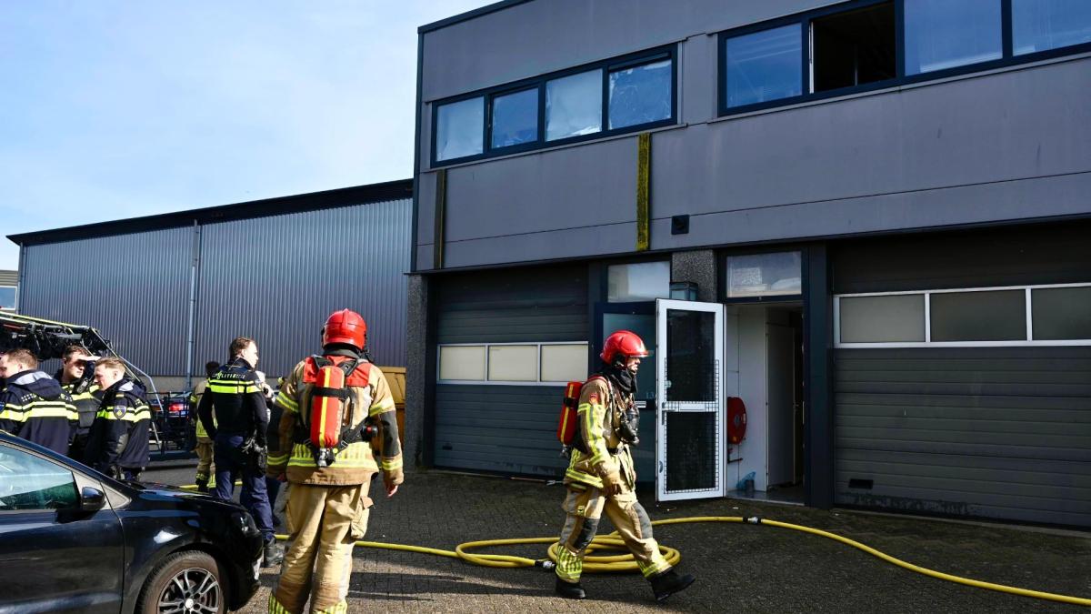 1900 euro boete voor stewardess die onder invloed was • Brand in bedrijfspand Wormerveer