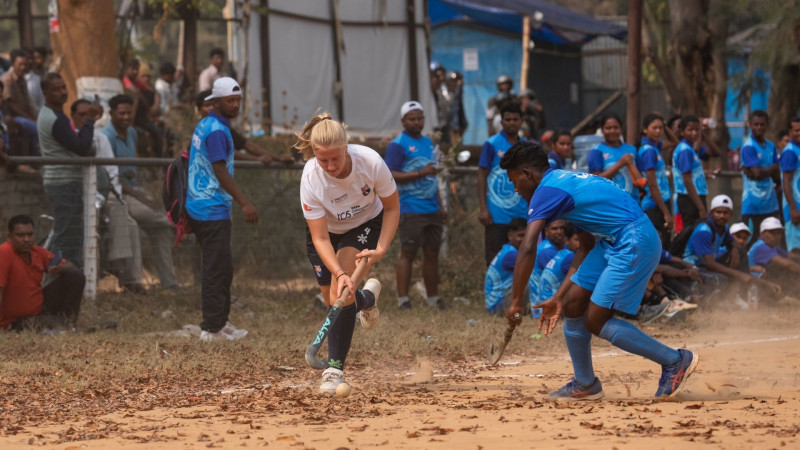 Hockeyvrouwen Bloemendaal geven clinics in India