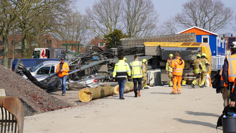 A9 tussen Heemskerk en Uitgeest dicht na ongeluk • Heimachine valt op bouwplaats. A9 tussen Heemskerk en Uitgeest dicht na ongeluk • Heimachine valt op bouwplaats.