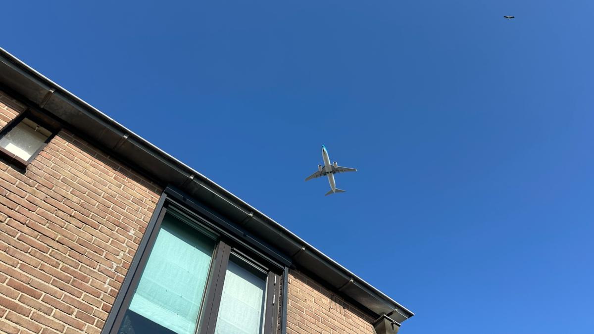 Bewonersclub ontdekt fouten in geluidsberekeningen Schiphol, minister door het stof