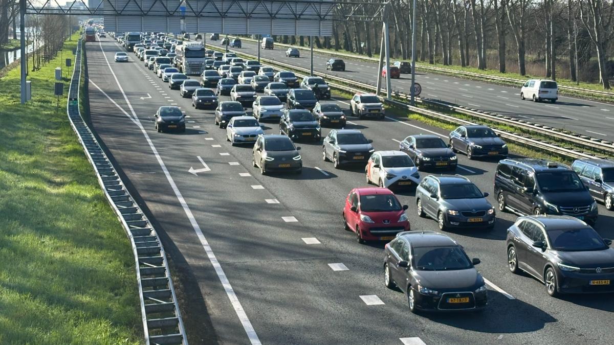 Fileleed: ruim een uur vertraging op A7 door ongeluk