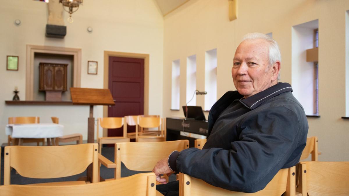 Dalend kerkbezoek dwingt koster Koos afscheid te nemen van 'zijn' kerkje