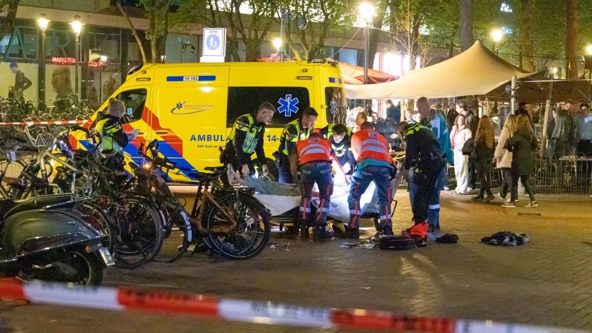 Twee zwaargewonden bij steekpartij in centrum Hilversum, daders op de vlucht