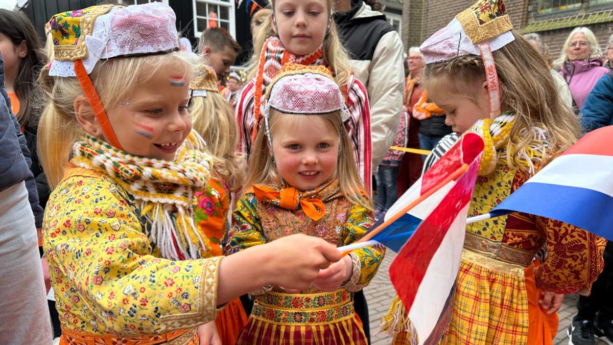 Liveblog Koningsdag: steden lopen vol, vrijmarkten drukbezocht