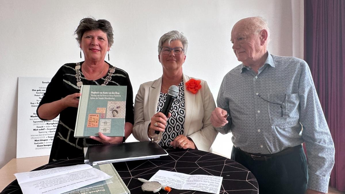 Annie's oorlogsverhalen uit de polder gaan na 80 jaar de wereld in: 