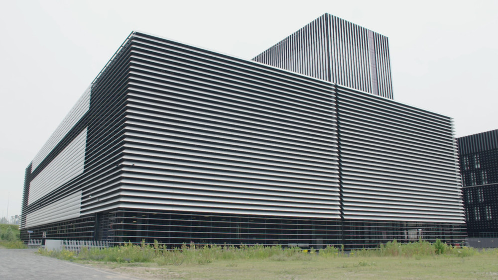 Police seize server at data center in Amsterdam-Oost at the request of the US