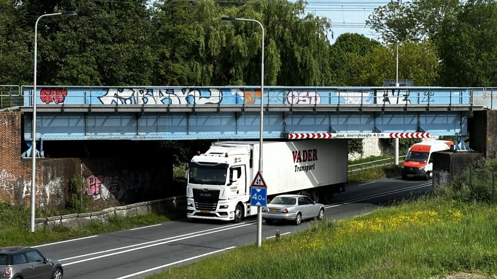 Einde voor de beruchte 'botsbrug'? Drie plannen onderzocht voor probleemviaduct in Heerhugowaard