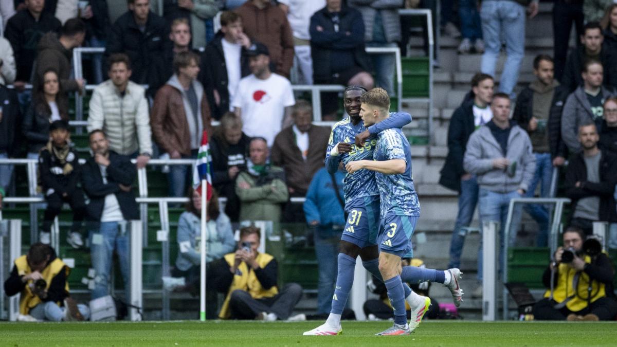 ?? Ajax leidt tegen FC Groningen, AZ knokt zich naar gelijkmaker