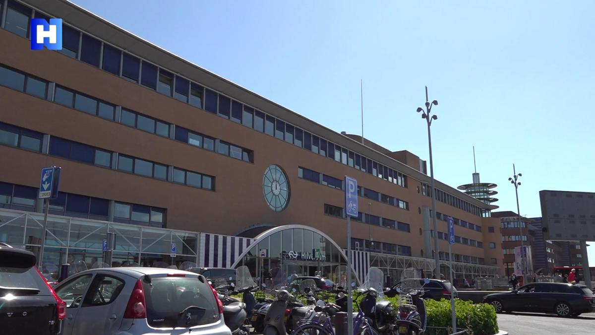 De klok op station Hilversum is al een maand stuk