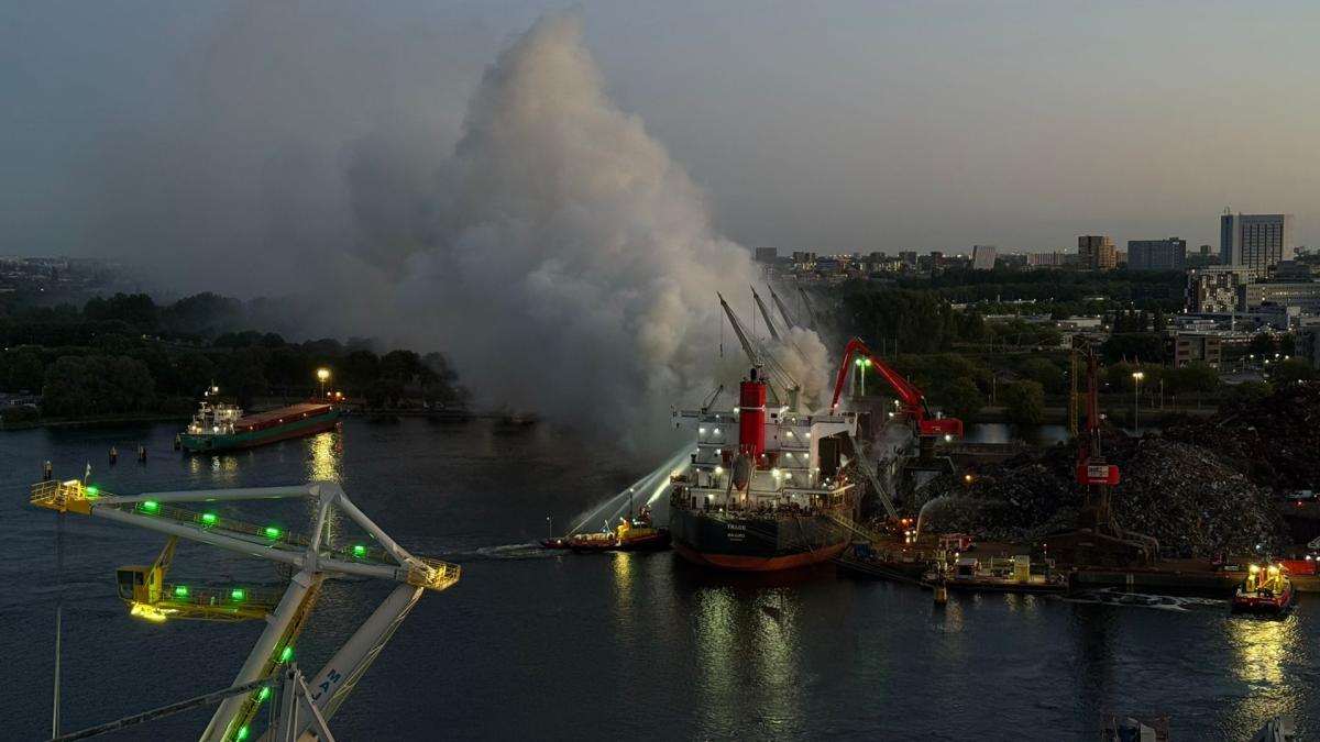 Amsterdam Cargo Ship Fire: Fourth NL-Alert Issued