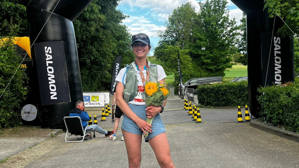 Sara loopt ultratrailrun uit: "Gedachte aan mijn vader sleepte me er doorheen"