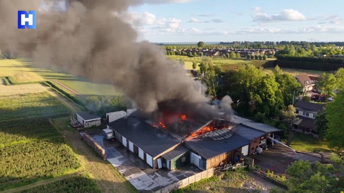 Opslagruimte Oosterblokker volledig verwoest door grote brand