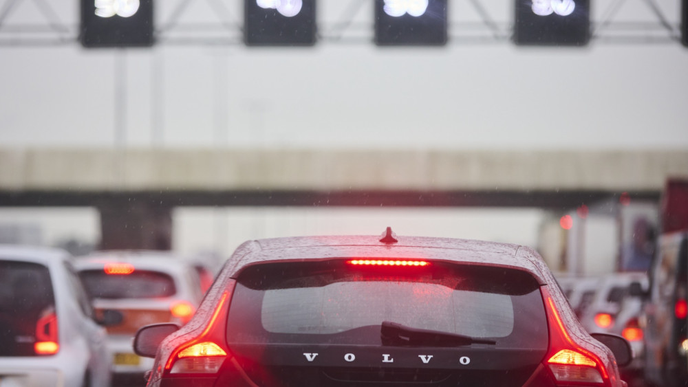 Ongeluk met meerdere voertuigen bij Wapenveld: file en vertraging op A50.