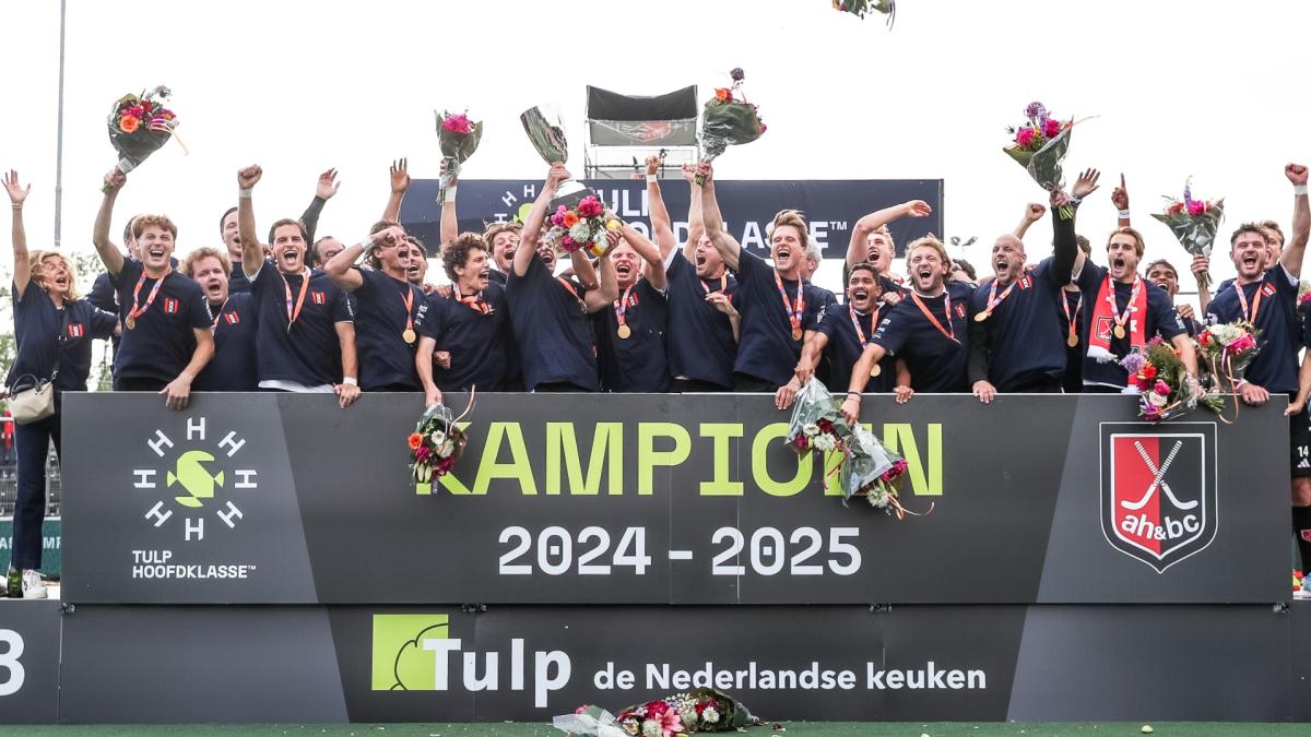 Amsterdamse hockeyclub na dertien jaar weer landskampioen