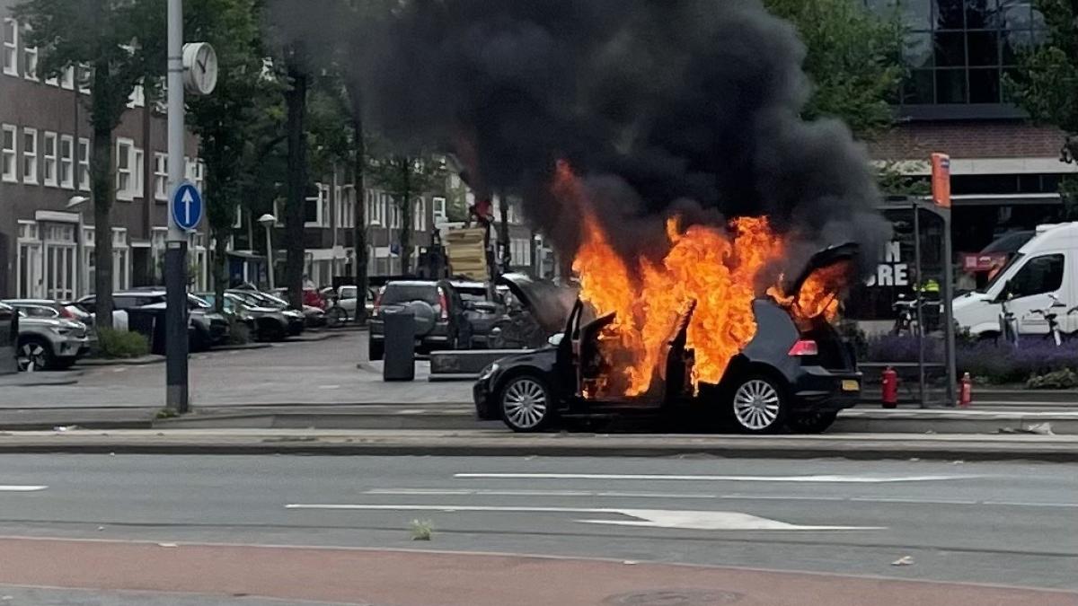 Auto uitgebrand in Amsterdam-Zuid • Vermiste man Julianadorp overleden