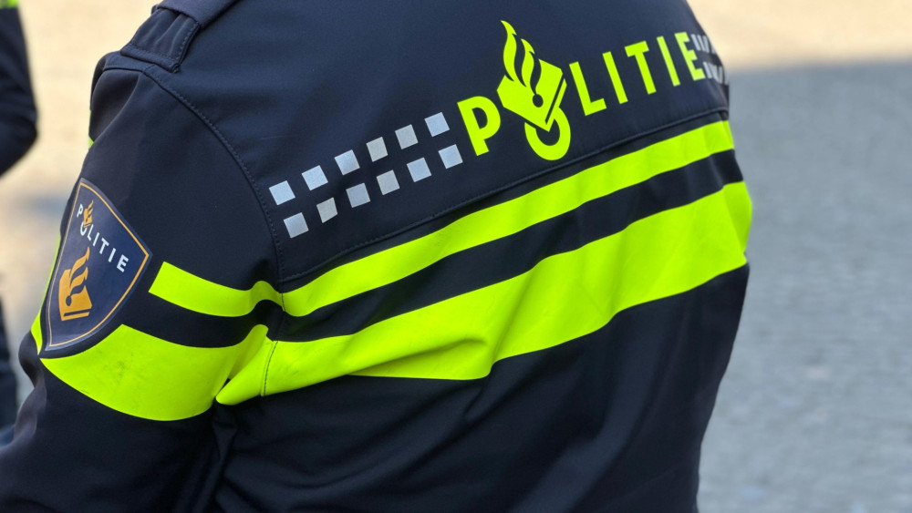 Reddingsactie opgezet voor catamaran op zee • Dronken man op fatbike van A10 gehaald