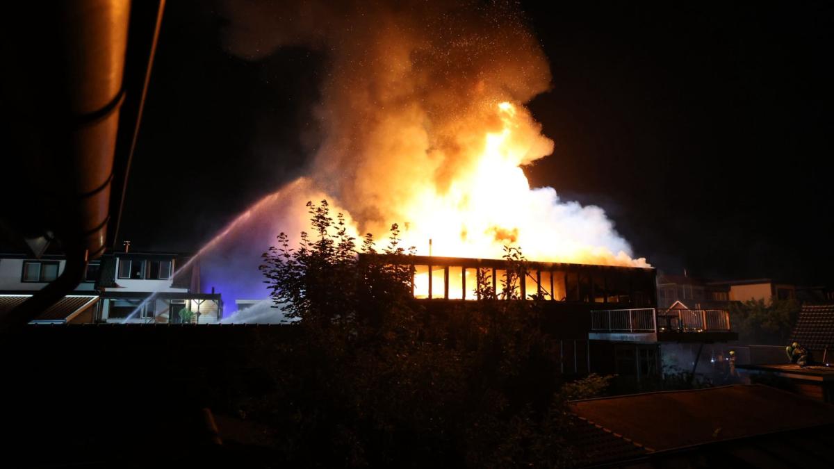 Grote brand in loods en woning Rijsenhout onder controle