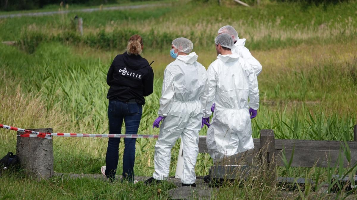 Onderzoek naar overleden persoon in achtertuin afgerond • Woning beschoten in Amsterdam