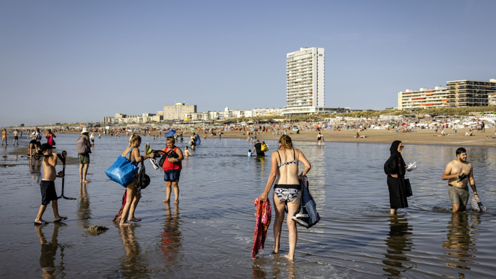 Zandvoort is klaar voor heet zomerseizoen: "Als je rotzooi schopt, krijg je een verbod"