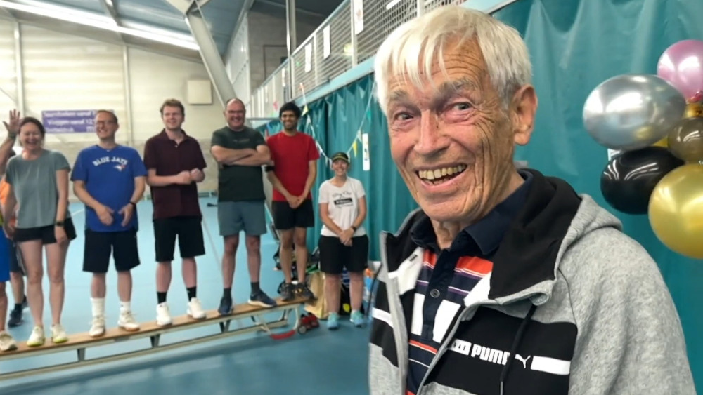 Nederlands oudste pickleballspeler Ko viert 90ste verjaardag op de baan