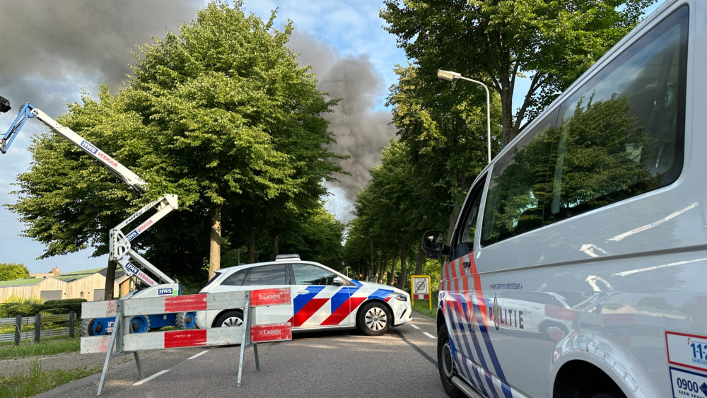 Lange file door ongeluk met drie voertuigen op A7 • Veel rook door brand in Middenbeemster. Lange file door ongeluk met drie voertuigen op A7 • Veel rook door brand in Middenbeemster.