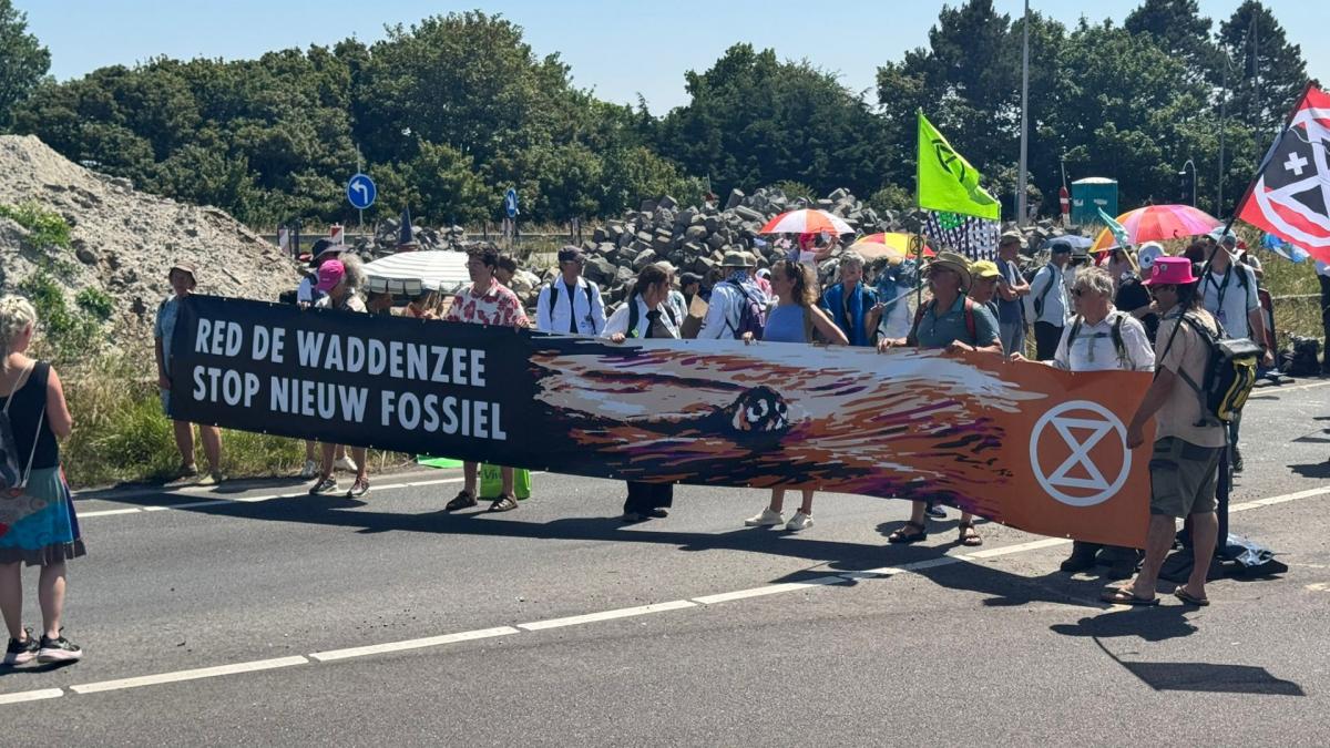 Extinction Rebellion breekt actie op Afsluitdijk af: "Meerdere mensen voelen zich onveilig"