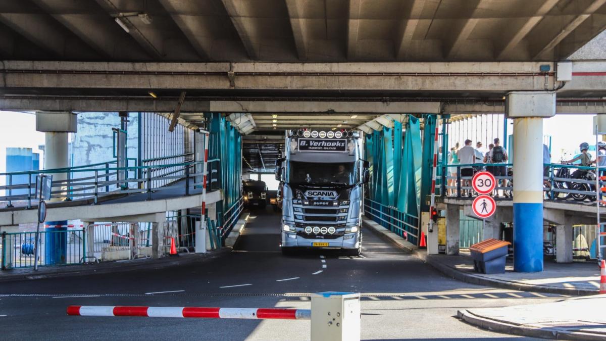 Snackhouse Lobo in Oudorp blijft dicht door hitte • Kapotte brug vertraagt veerdienst naar Texel
