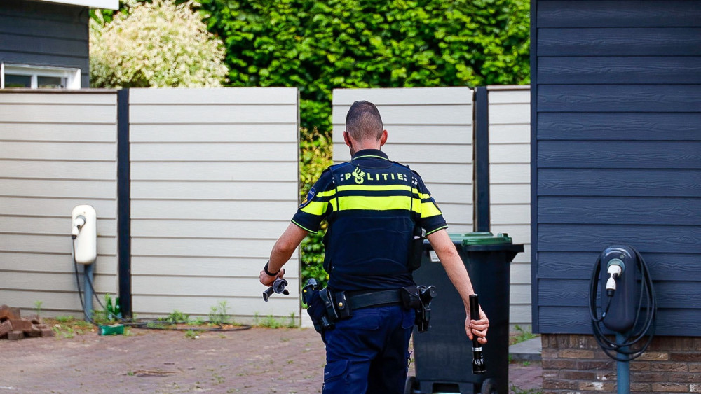 Botsing twee autos • steekincident Nijmegen. Botsing twee autos • steekincident Nijmegen.