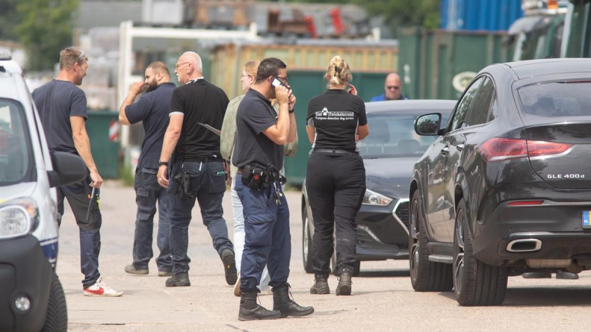 Chemicaliën voor harddrugs gevonden in Kortenhoef, handhaver onwel