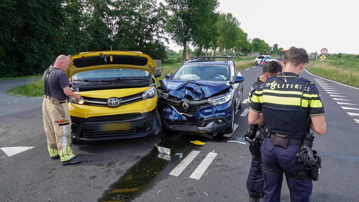 Flinke schade en aanhouding na botsing op de N247 bij Warder • Duiker overleden na ongeluk in Gaaspe