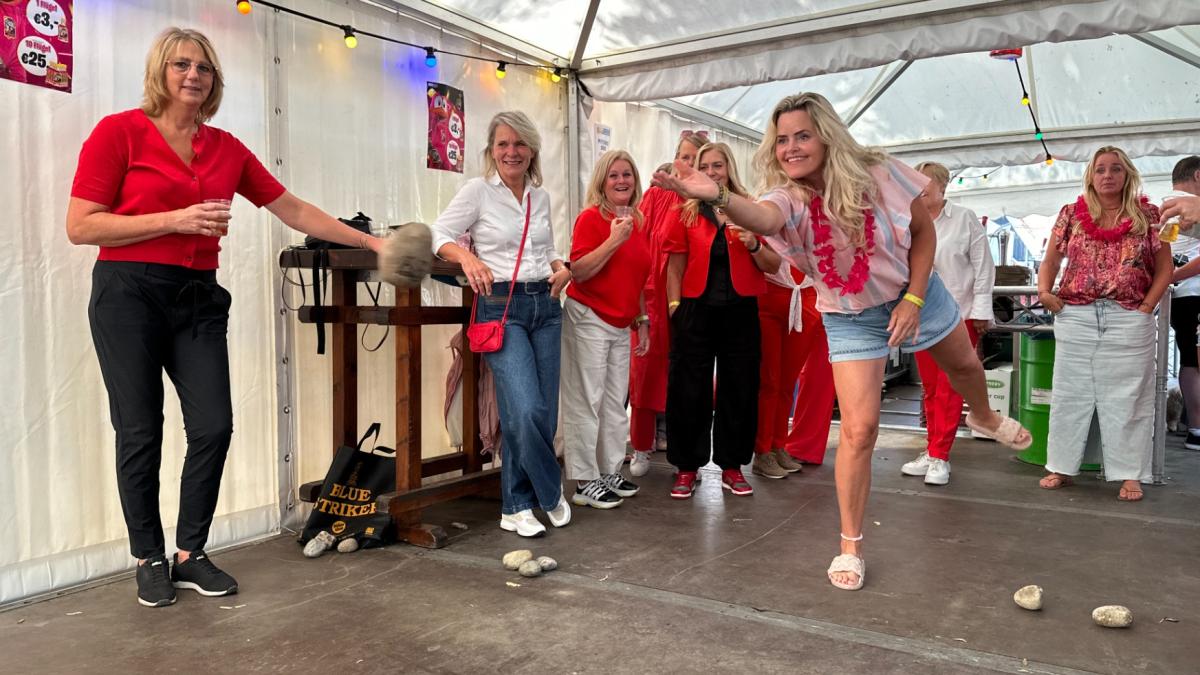 Steenwerpen populair op Beemster Kermis, honderden teleurgesteld na loting
