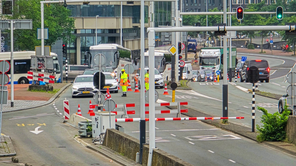 Michiel de Ruijter Tunnel closed, traffic jams in the area