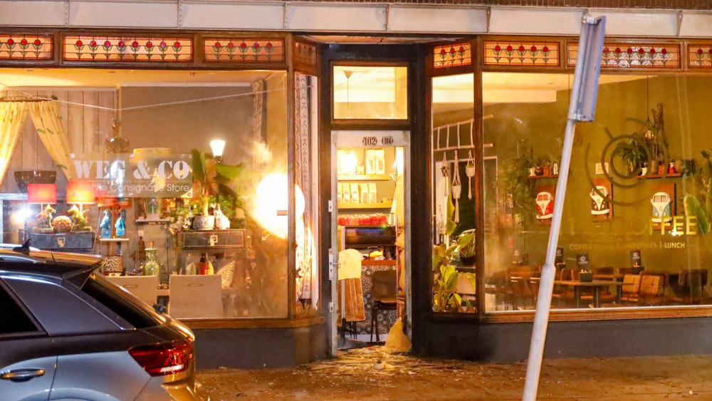 Vier weken na explosie viert Bussumse koffiezaak heropening met gratis koffie en taart