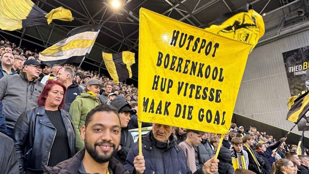 In Alkmaar rouwt Vitesse-fan Leroy in z'n eentje om het einde van zijn club