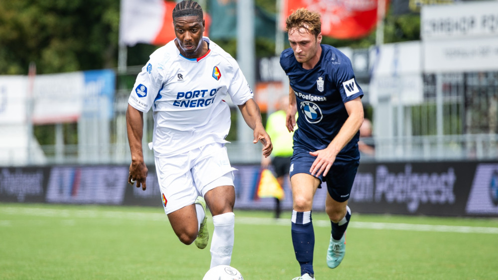 Telstar-aanwinst Nigel Ogidi Nwankwo gaat strijd aan met sterkhouder Jeff Hardeveld