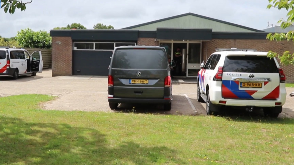 Overleden persoon aangetroffen in woning op Texel, politie doet onderzoek