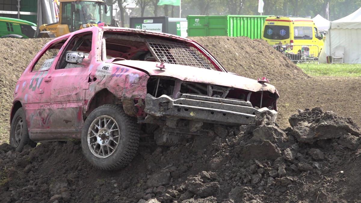 Uitkijken voor slootjes en prut in je haar bij de Beemster Autocross