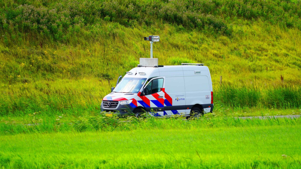 Automobilist overleden bij frontale aanrijding, andere bestuurder bekneld • Brand in container van kringloopwinkel.