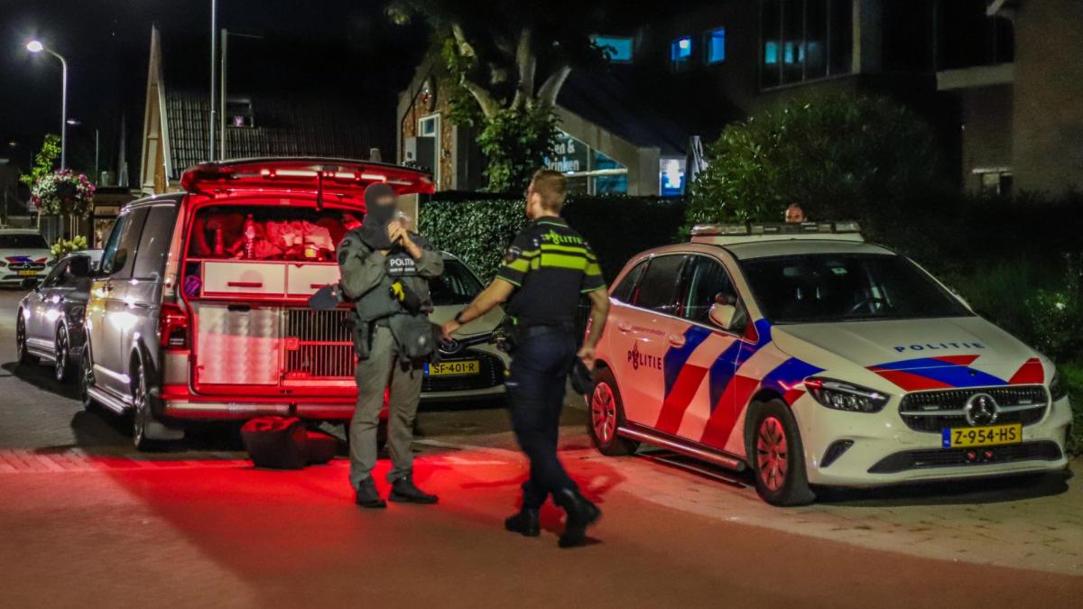 Grootschalige politieactie in Dirkshorn • Brand bij appartementencomplex in Heemstede