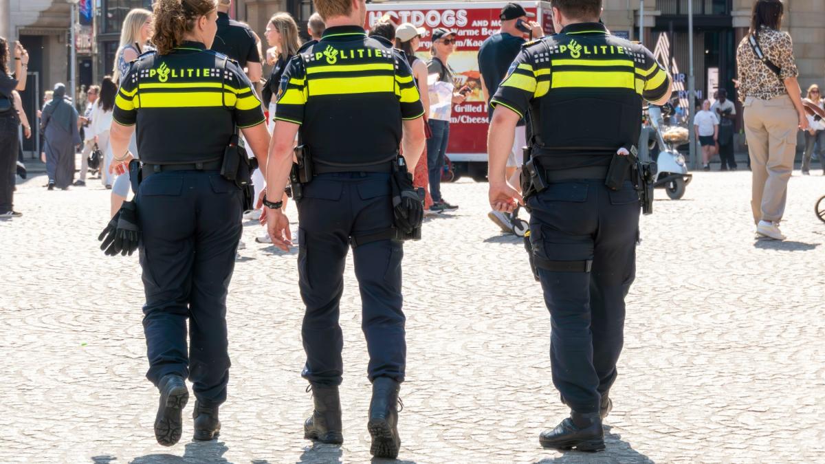 Grote hoeveelheid drugs en chemicaliën gevonden in Waarland • Steekpartij met glas in Alkmaar