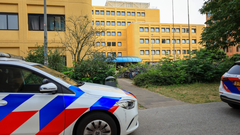 Politie: agent in kruis gegrepen en ander mishandeld bij aanhouding op COA-locatie