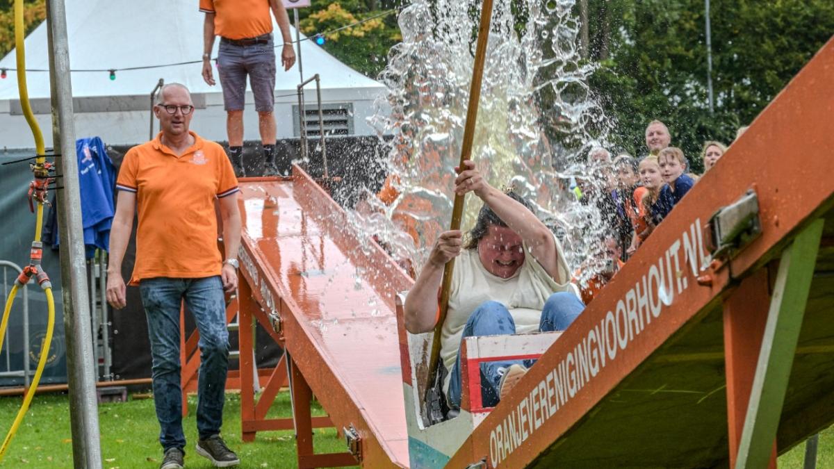 NAVO-top of niet, Vennepers laten hun feestweek niet vergallen