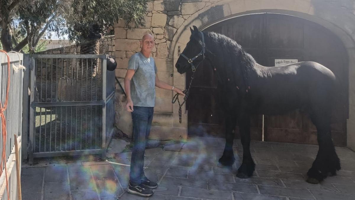 Dakloze Rolf heeft slapeloze nachten na brand en vestigt hoop op gemeente