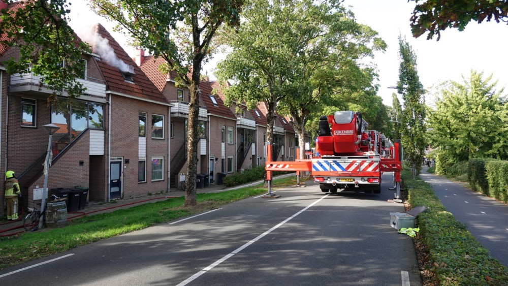 Bewoner gered bij woningbrand in Zwaag • Kitesurfer zwaargewond na ongeluk.