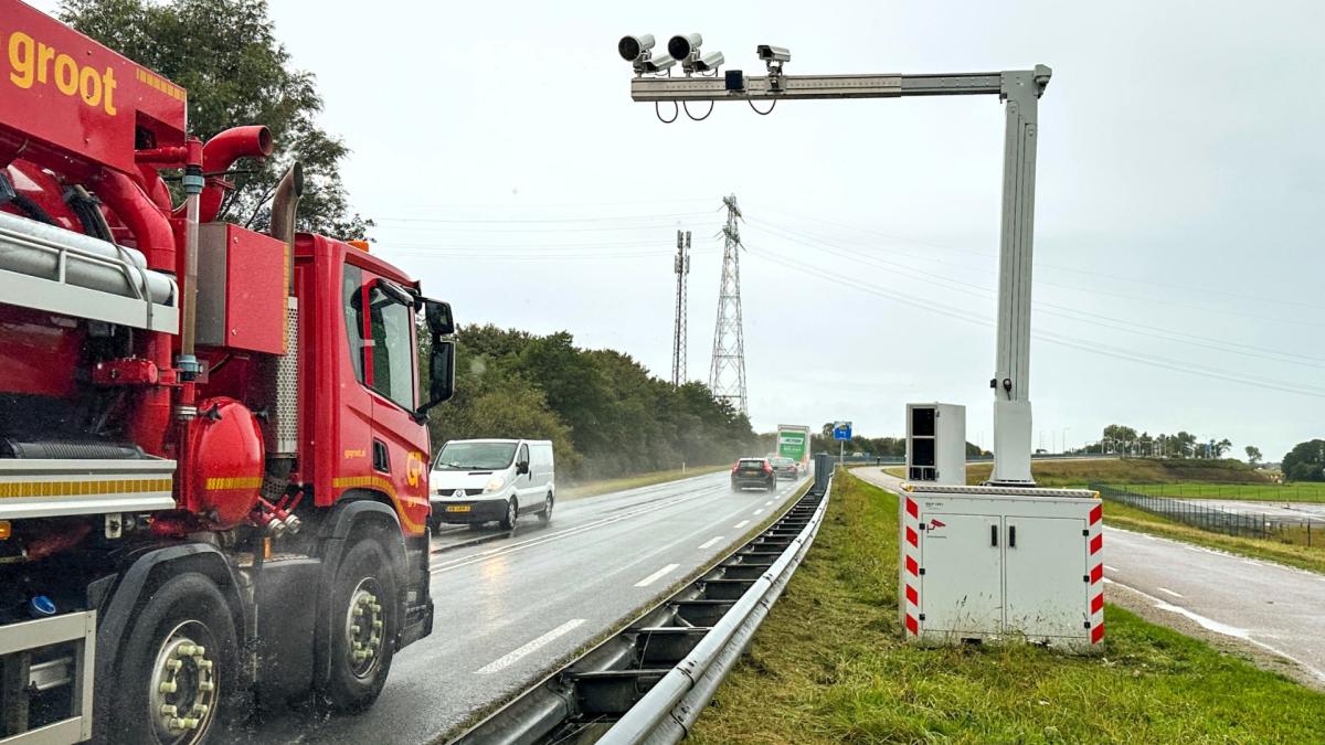 300 bellers en appers betrapt bij nieuwe slimme flitspaal