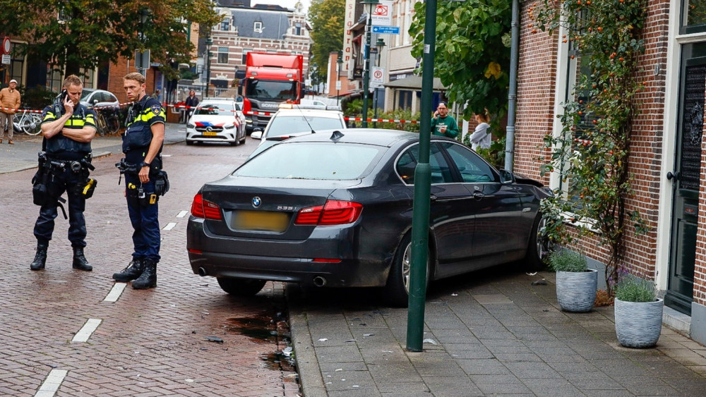 Meerdere autos beschadigd na ongeluk in Hilversum.