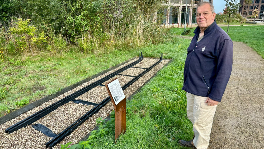 Initiatiefnemer boos dat monument slachtoffers kruitfabriek Muiden weg moet