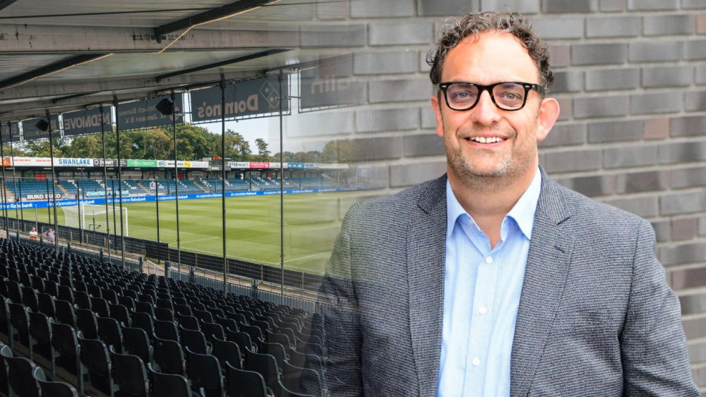 Telstar-directeur Annokkée verklapt in podcast: "Ruim drie ton in de plus"