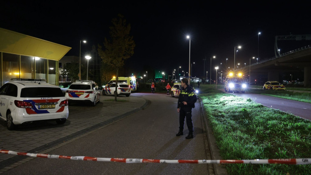 Man gewond bij schietpartij in Amsterdam, twee verdachten aangehouden
